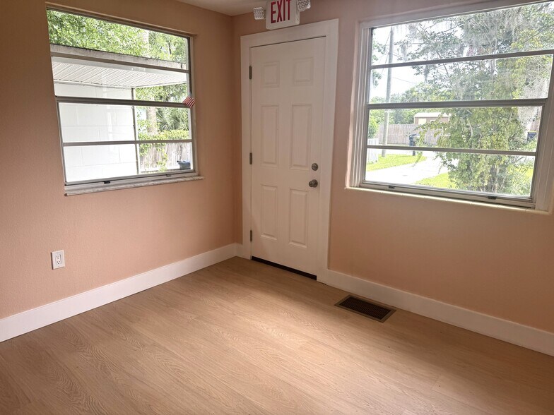 More Photos Of 904 E Moody Blvd, Bunnell Office For Lease