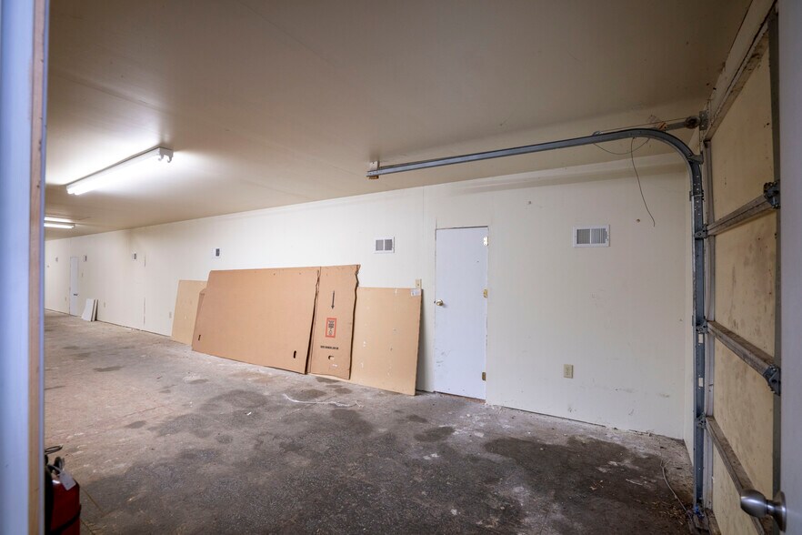 More Photos Of 3340 E Pleasant Valley Blvd, Altoona Freestanding For Sale