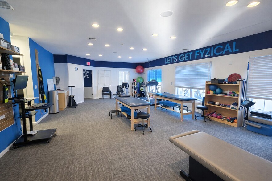 More Photos Of 1090 Meriden Waterbury Tpke, Cheshire Medical For Sale