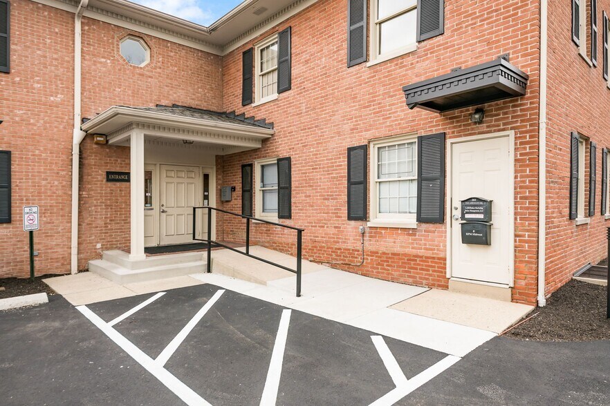 More Photos Of 261 W Johnstown Rd, Columbus Coworking Space
