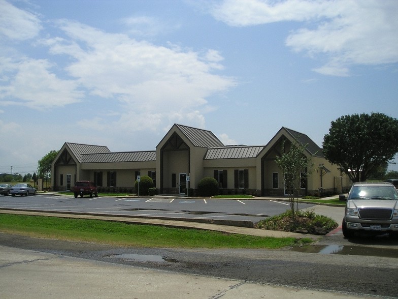 Primary Photo Of 3311 N Interstate 35 Hwy, Denton Medical For Lease