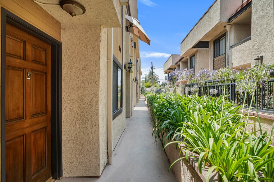 More Photos Of 1207 N Columbus Ave, Glendale Apartments For Sale