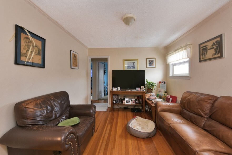 More Photos Of 50 Hillside Ave, Williston Park Storefront For Sale