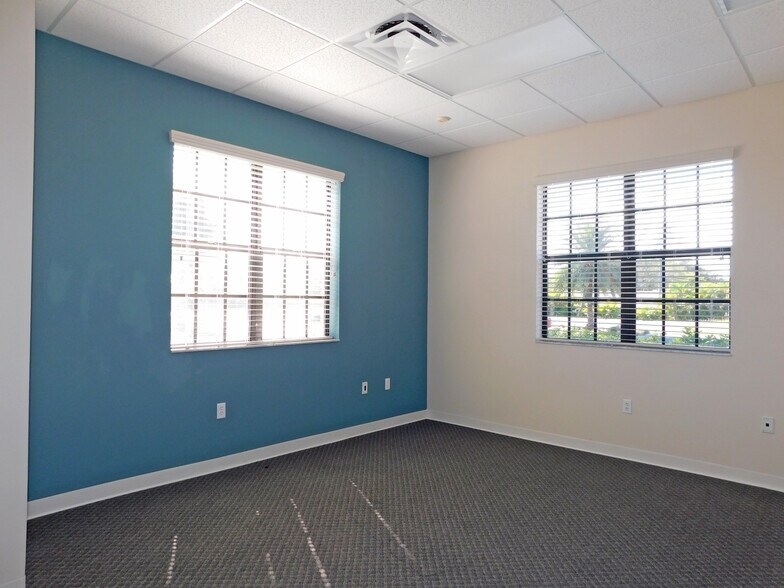 More Photos Of 372-390 N Babcock St, Melbourne Medical For Lease