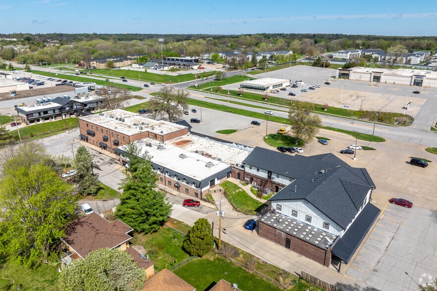 More Photos Of 7506-7664 Hickman Rd, Windsor Heights Unknown For Lease