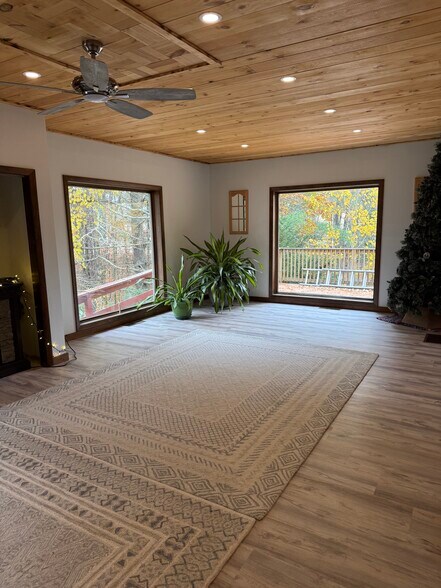 More Photos Of 22 Interstate Dr, Somersworth Office For Lease