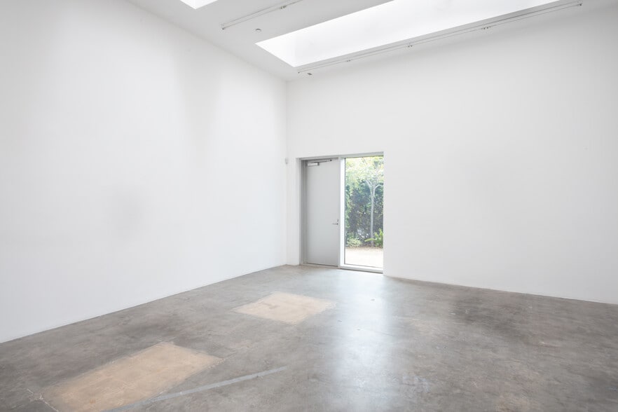 More Photos Of 2723-2727 S La Cienega Blvd, Los Angeles Flex For Sale