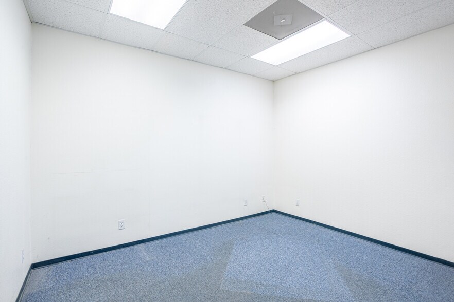 More Photos Of 1455 South St, Redding Flex For Sale