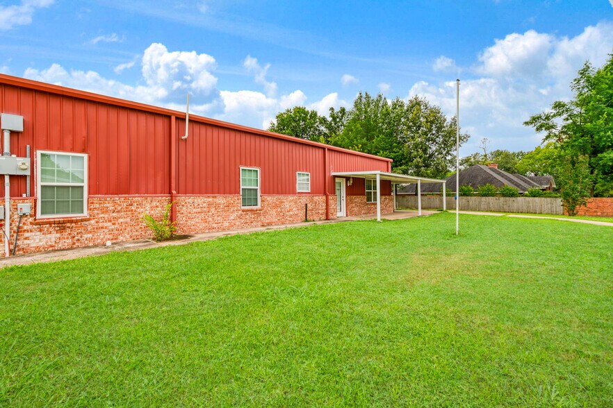 More Photos Of 6210 Lamar Rd, Reno Flex For Sale