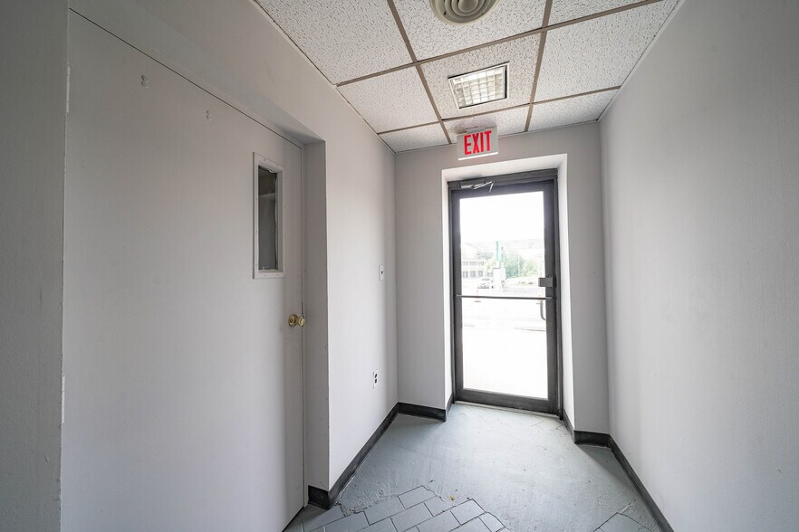 More Photos Of 8023 Malcolm Rd, Clinton Medical For Lease