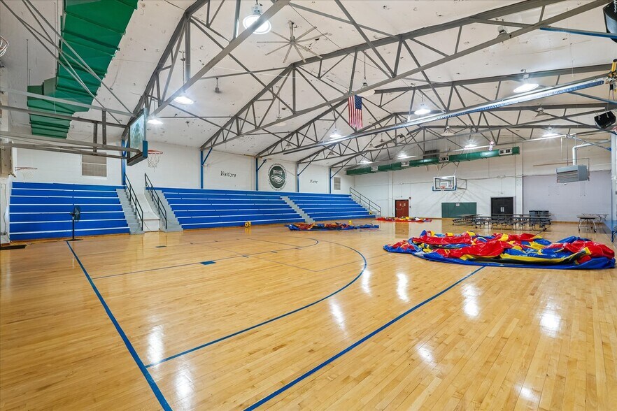 More Photos Of 601 School St, Morrison Light Distribution For Sale