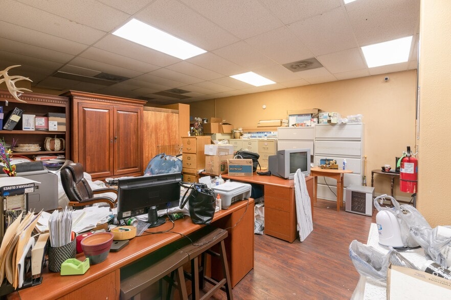 More Photos Of 2101 E Ben White Blvd, Austin Shelter For Sale