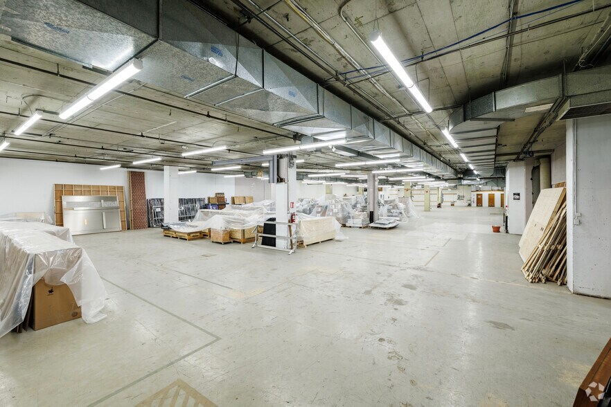 More Photos Of 2325 Rue Dandurand, Montréal Warehouse For Sale