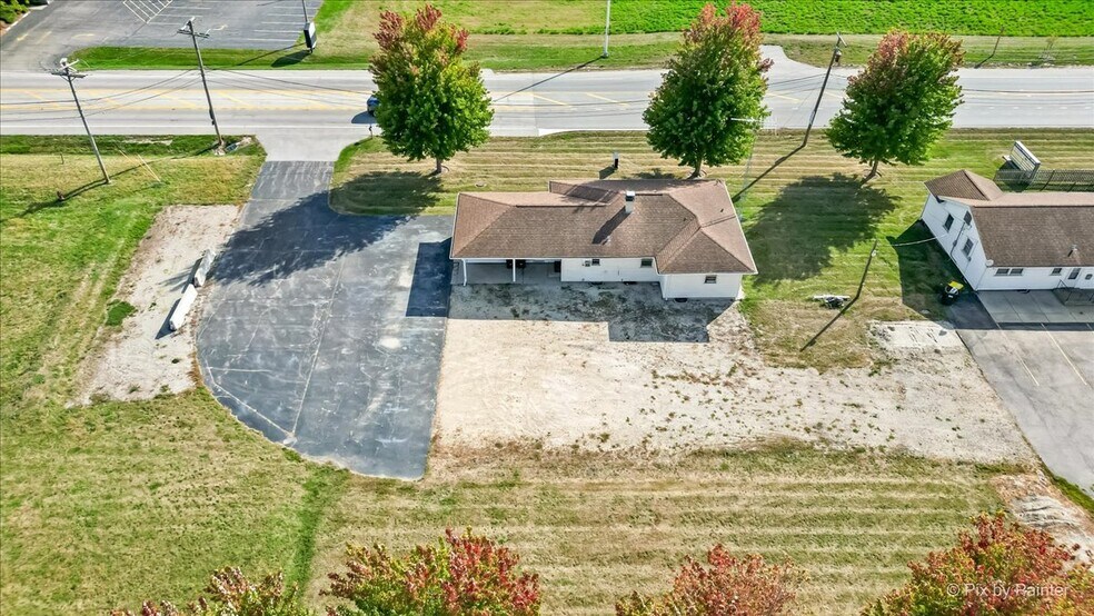 More Photos Of 124 E Oak Knoll Dr, Hampshire Office For Sale