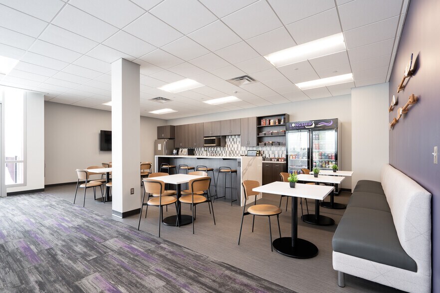 More Photos Of 2685 Vikings Cir, Eagan Office For Lease