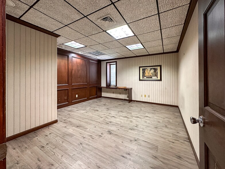 More Photos Of 2014 S Calhoun St, Fort Wayne Manufacturing For Lease