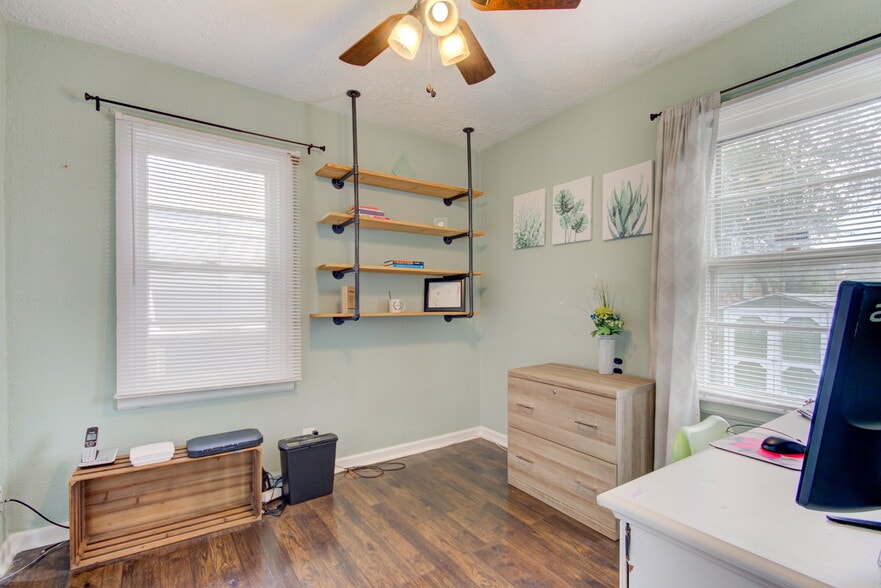 More Photos Of 4451 Old Allisonville Rd, Indianapolis Office For Sale