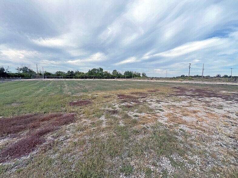 More Photos Of 823 Aaron Pky, Centralia Manufacturing For Sale