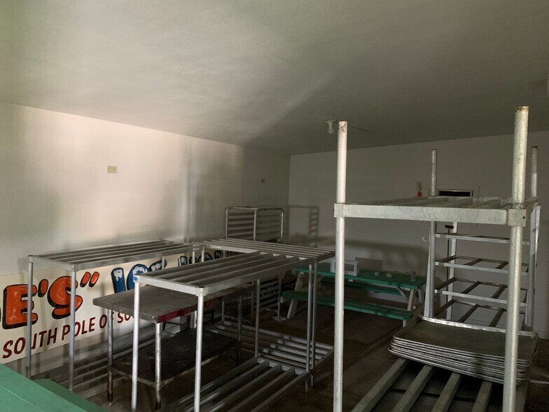 More Photos Of 1115 Roosevelt Ave, San Antonio Restaurant For Lease