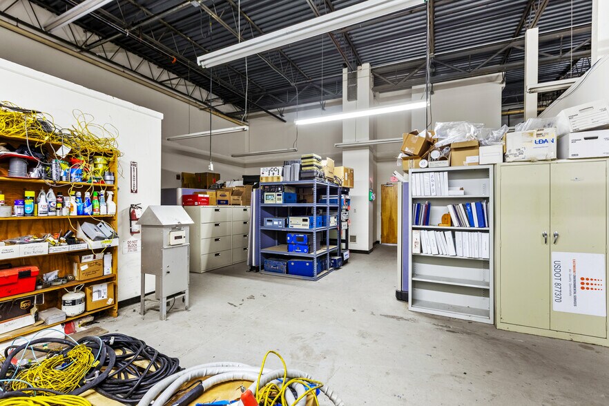 More Photos Of 2 New Pasture Rd, Newburyport Light Manufacturing For Sale