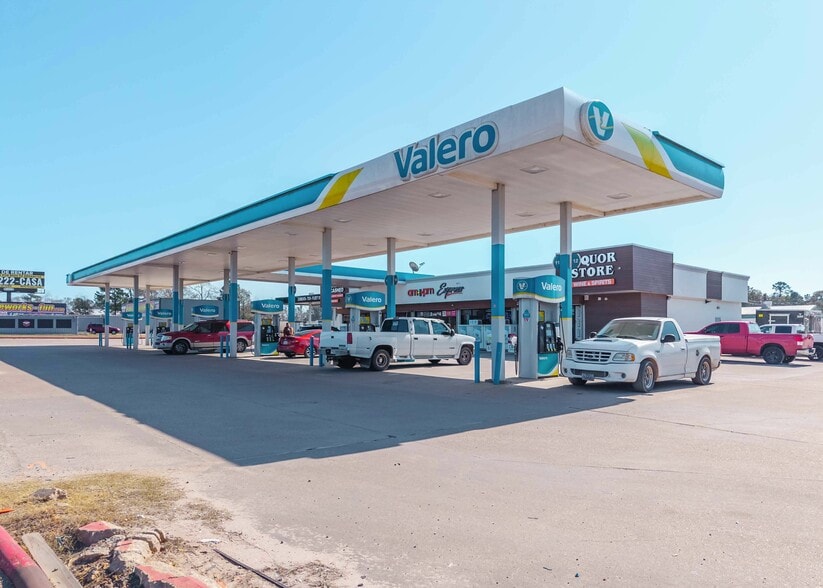 Primary Photo Of 16244 E Texas 105, Conroe Storefront For Sale