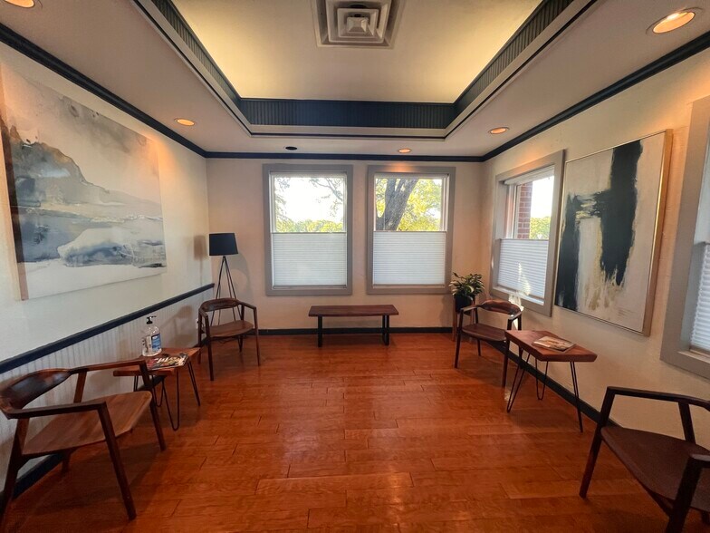 More Photos Of 189 Historic Town Sq, Lancaster Medical For Sale