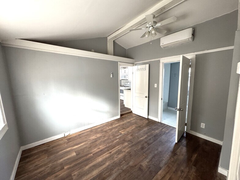 More Photos Of 35 Neslo Dr, Nesconset Flex For Lease