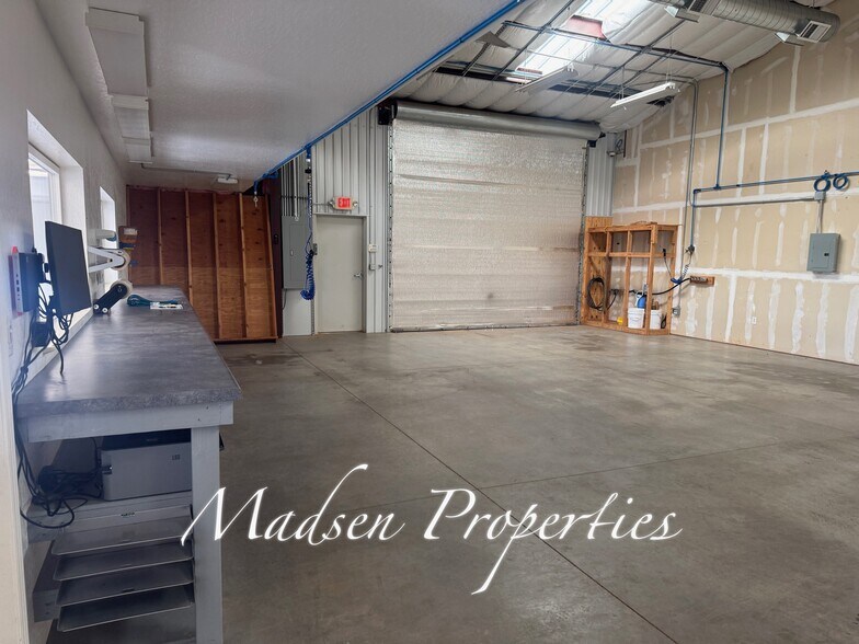 More Photos Of 1115 Ewald Ct, Paradise Manufacturing For Lease