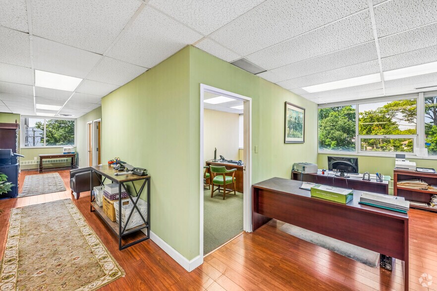 More Photos Of 265 Post Ave, Westbury Medical For Lease