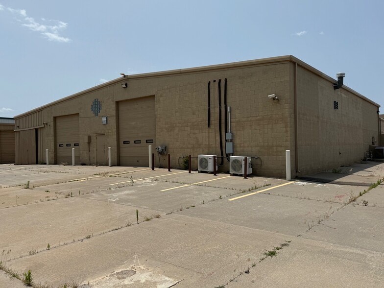 More Photos Of 3120 S Ann Arbor Ave, Oklahoma City Manufacturing For Sale