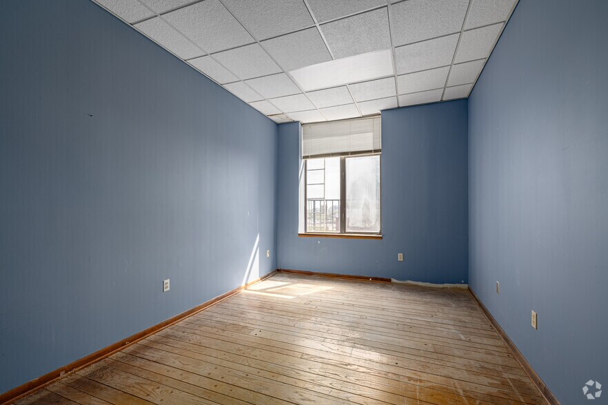 More Photos Of 343 N Charles St, Baltimore Office For Sale