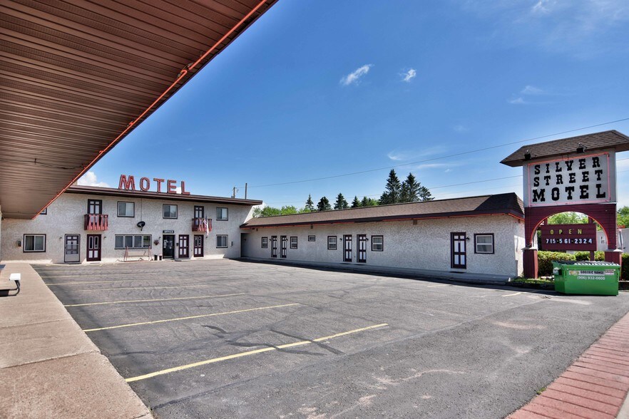 More Photos Of 100 Silver St, Hurley Hotel For Sale