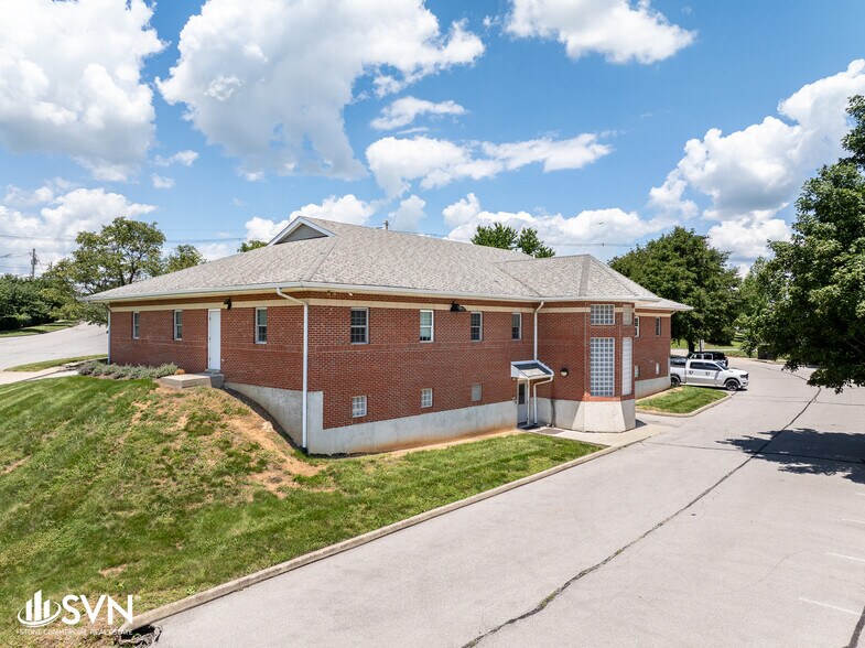 More Photos Of 1708 Jaggie Fox Way, Lexington Office For Sale