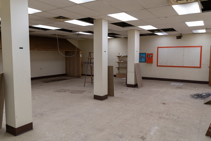 More Photos Of 1575 Lake St, Elmira Manufacturing For Lease