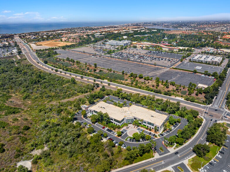 More Photos Of 6005 Hidden Valley Rd, Carlsbad Office For Lease