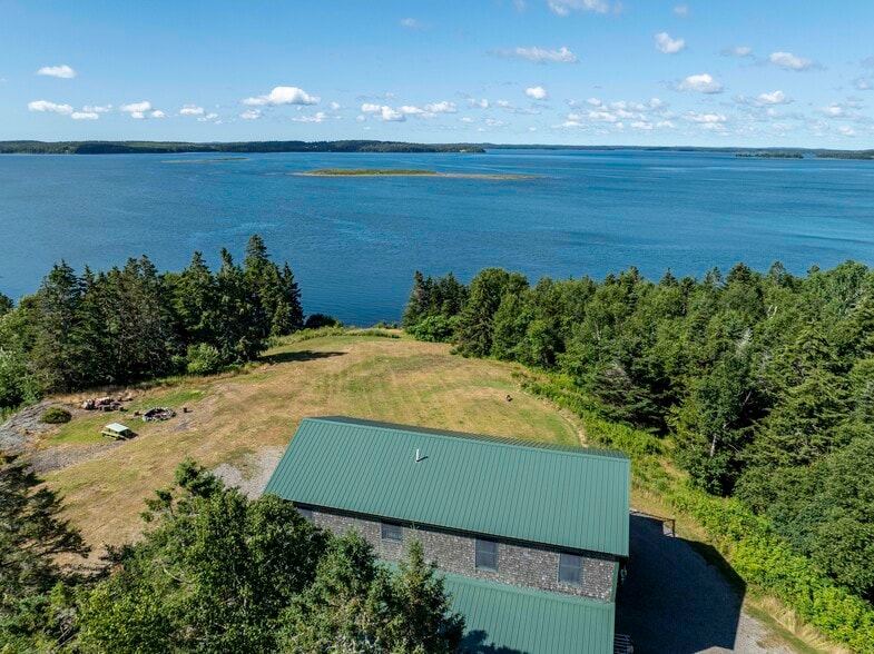 More Photos Of 54 Toll Bridge Rd, Eastport Hotel For Sale
