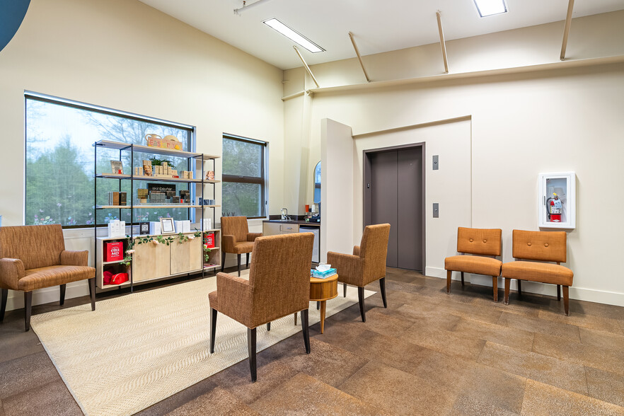 More Photos Of 905 Squalicum Way, Bellingham Flex For Sale