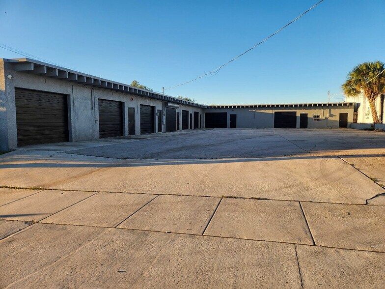 More Photos Of 1151 WaterTower Rd, Lake Park Warehouse For Lease