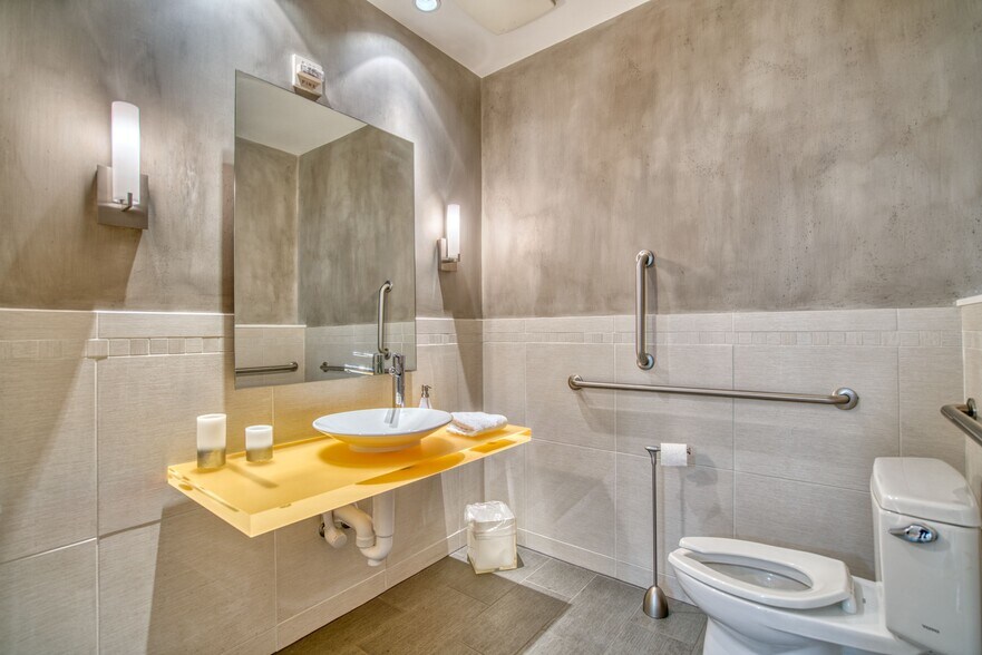 More Photos Of 1114 Neon Forest Cir, Longmont Storefront Retail Residential For Sale