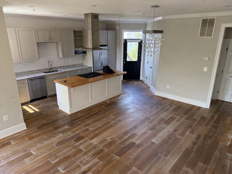More Photos Of 1804 Independence Ave SE, Washington Specialty For Sale