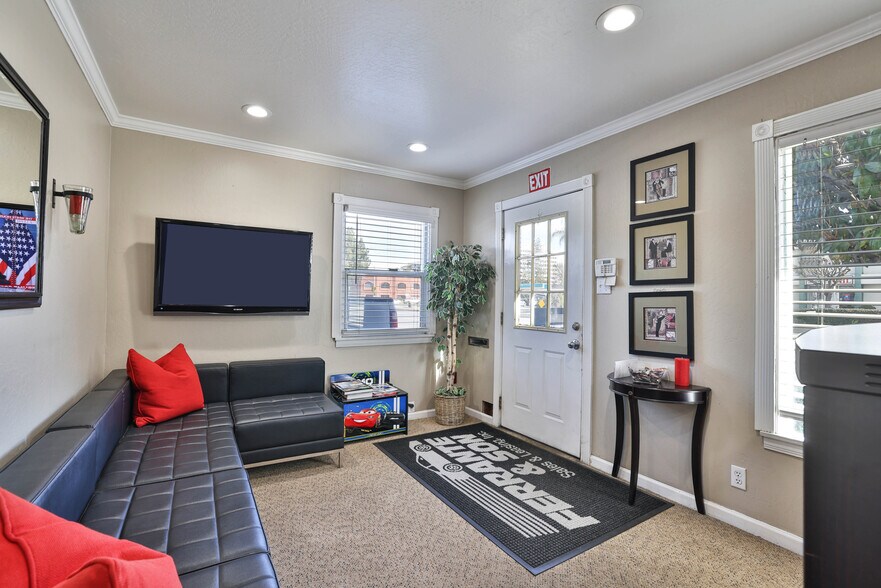 More Photos Of 651 S Winchester Blvd, San Jose Medical For Sale