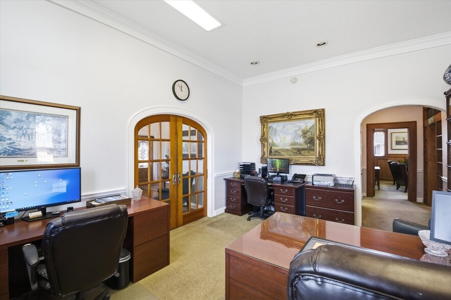 More Photos Of 717 E 1st St, Humble Office Residential For Sale