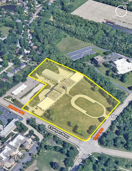 More Photos Of 901 N Batavia Ave, Batavia Showroom For Lease