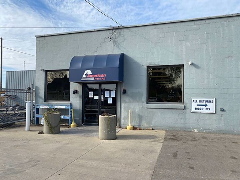 More Photos Of 2415 S Byrne Rd, Toledo Showroom For Sale