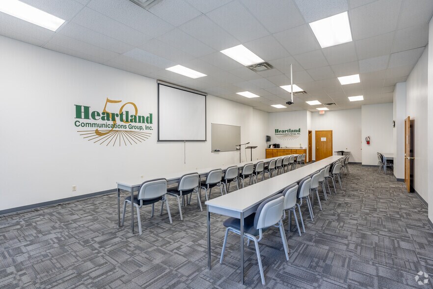 More Photos Of 1003 Central Ave, Fort Dodge Office For Sale