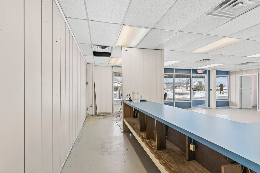 More Photos Of 2929 Clifty Dr, Madison Flex For Sale