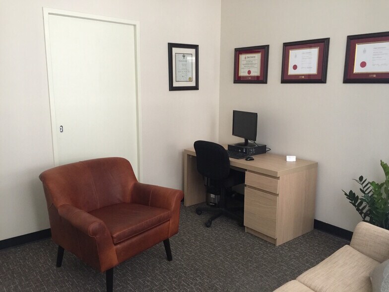 More Photos Of 123 Edward St, Toronto Medical For Lease