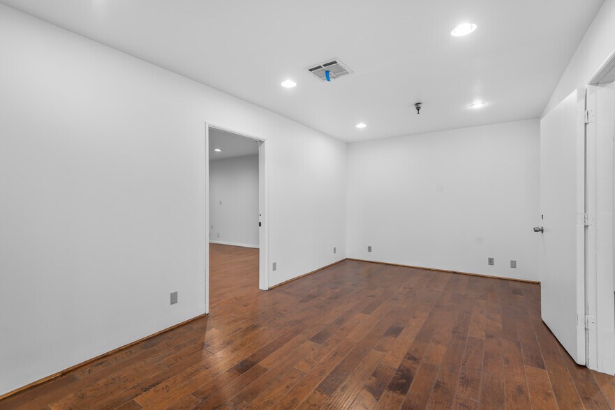 More Photos Of 713 N Victory Blvd, Burbank Warehouse For Lease