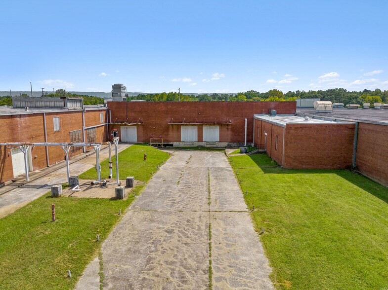 More Photos Of 715 E 2nd St, Stevenson Warehouse For Sale