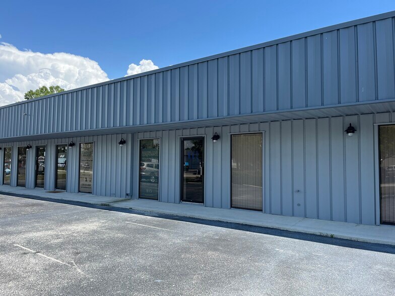More Photos Of 5686 Youngquist Rd, Fort Myers Light Distribution For Lease